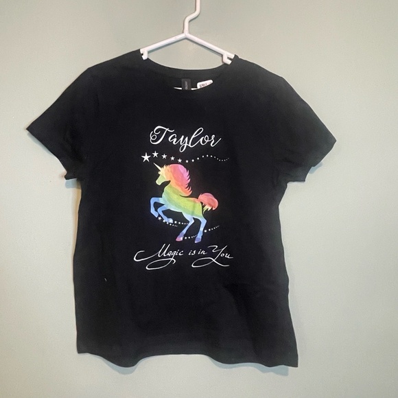Gildan Tops - NWT‎ Womens Taylor Unicorn Funny Gift Graphic Print Casual T-Shirt Black Large